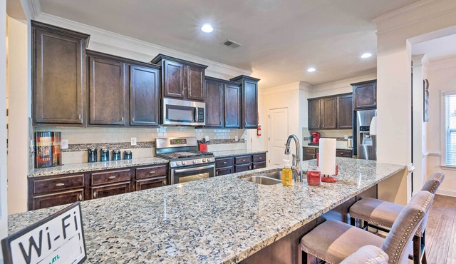 Beautiful Atlanta Home < 14 Mi to Downtown!