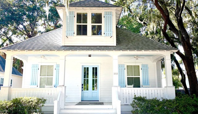 Beautiful Cottage on Hilton Head Island, White