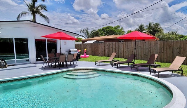 Beautiful Corner Home 3BRs with Pool and Hot Tub