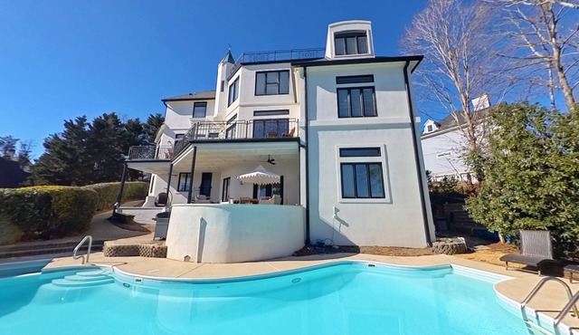 Beautiful Lake Escape! Heated Private Pool and Fun on the Lake! Book Now!
