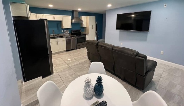 Beautiful Large Daytona Beach Condo!