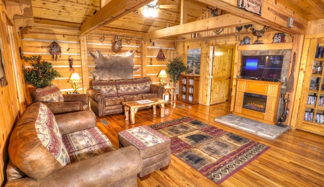 BEAUTIFUL PREMIER CABIN! 2 bedroom NEWLY RENOVATED CABIN WITH HOT TUB!