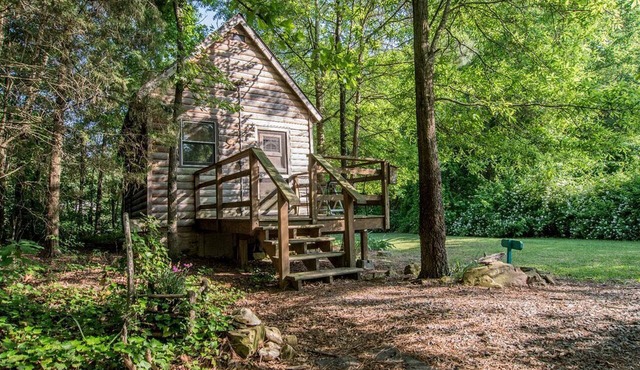 Beautiful Private Cabin Nestled on Premiere Retreat Center, North Carolina