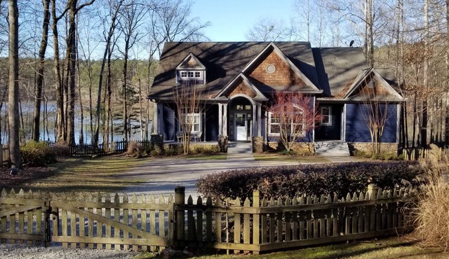 Beautiful, Quiet location on Lake Oconee