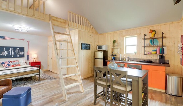 Beautiful Studio Cabin Near Greers Ferry Lake!