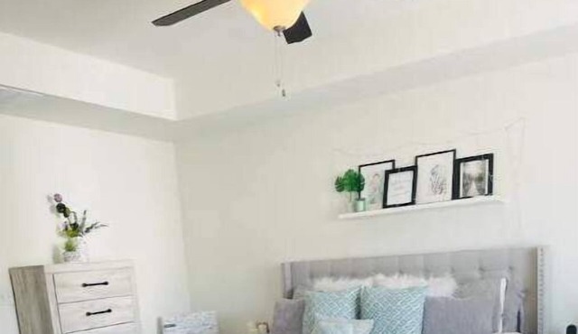 Beautiful townhome near airport