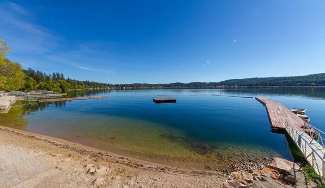 Beautiful Triplex Unit With Spectacular Lake View! in Valley