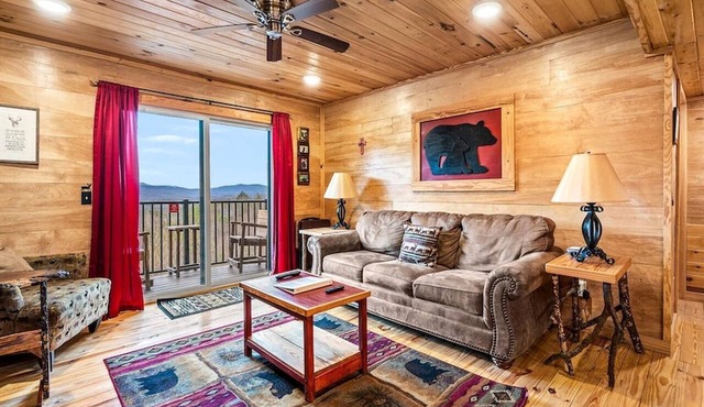 Black Bear Hideaway - Stunning Mountain Views