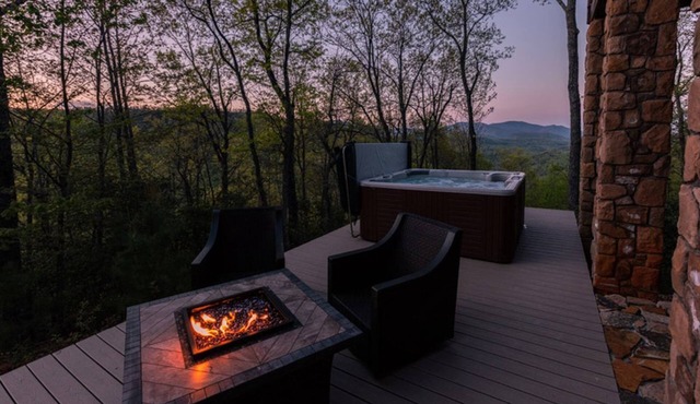 Black Mountain Log Cabin | Secluded, Pet-friendly 3BD with Hot Tub & Views!