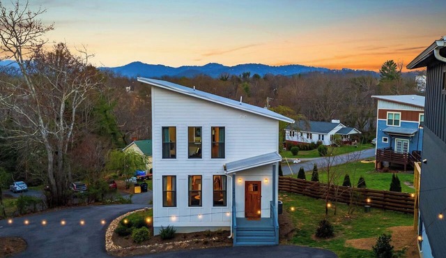 Blue Ridge House with Hot Tub - 202