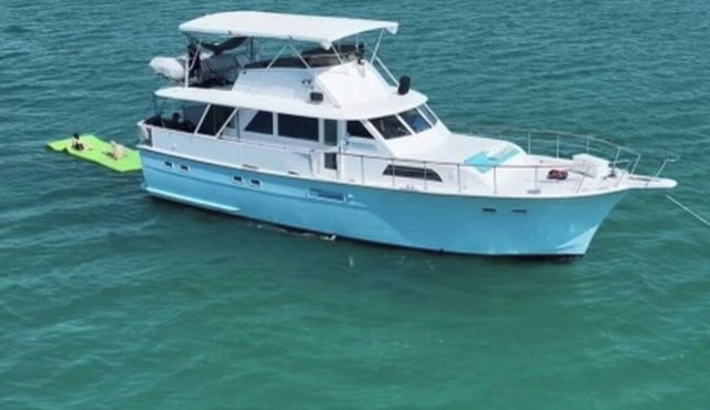 Boat 53' 3-bedroom with AC & 20' Pontoon