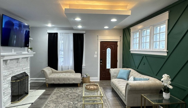 Book Now! 30% OFF, MAJOR INTERNATIONAL SPORTING EVENT WC Group Stay,3BR, Sleeps8, UPenn, QBed, Fast Wi-Fi