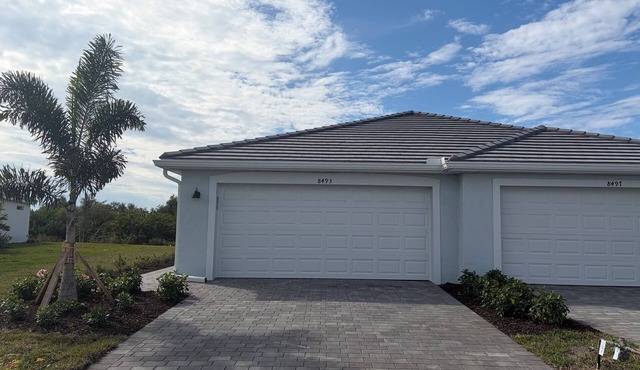 Brand New 2 Bedroom Furnished Villa in Gated Community Near Beaches in Englewood