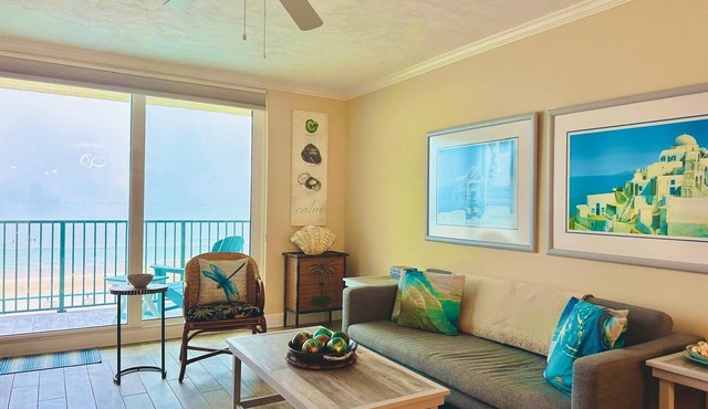 Brand-New Ocean-Front Condo 🌴