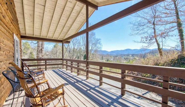 Breathtaking mountain home with amazing views, firepit, & central AC - 2 dogs OK