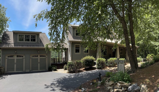 Breathtaking Mountaintop Views from a 5300 s/f Big Canoe Luxury Executive Home!