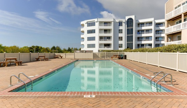 Brigantine Condo w/Beach Access & Pool Views