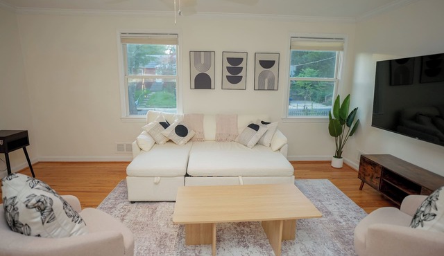 Bright & Cozy 2BR w/Yard – Private Entrance In Silver Spring