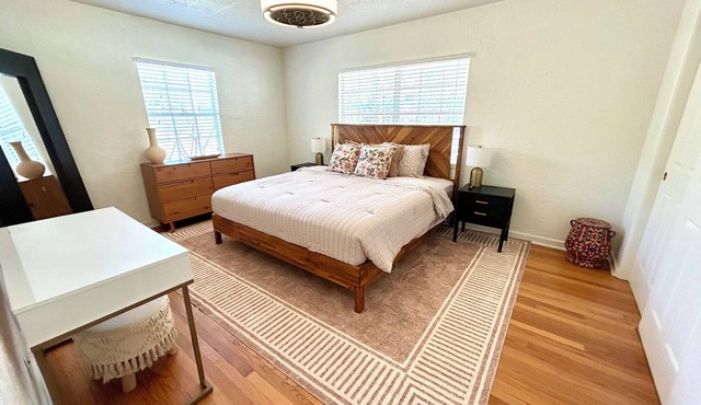 Bright & Cozy 3BR Retreat with Timeless Charm