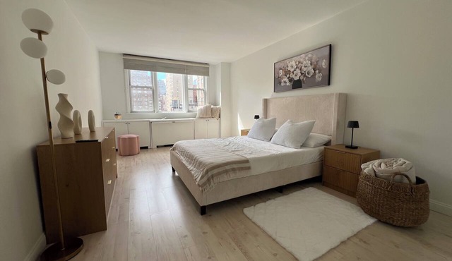 Bright, modern, cozy, 2-bedroom apt,Manhattan skyline views, calm neutral design