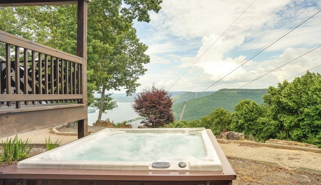 Bryant Cabin Retreat: Hot Tub & Breathtaking Views