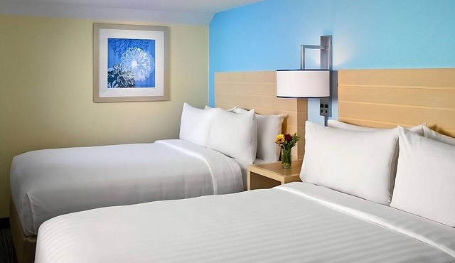 Budget-Friendly Getaway! 2 Modern Units, Pet-Friendly, with Free Breakfast