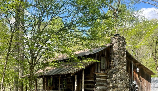 Cabins In The Pines Unit 2-Covered Porch - - Charcoal Grill - Wood Fireplace