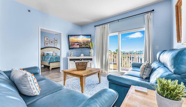 Canal View Condo | Walk to Beach | Pool & Hot Tub