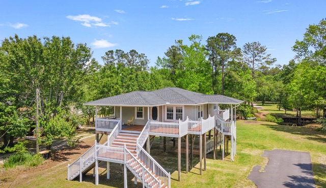 Canal Waterfront River Cottage - 15 Miles from Myrtle Beach
