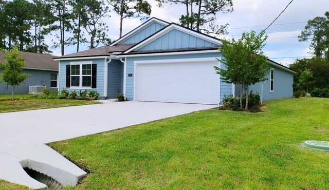 Casa D’ Luna Charming and modern 4-bedroom house with AC and WiFi in Palm Coast