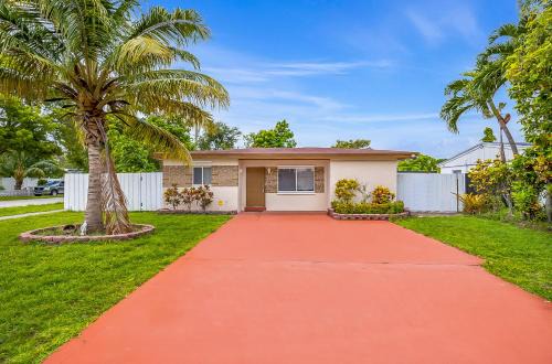 Casa Neisy Florida 10 minutes from Hollywood Beach and Hard Rock Hotel & Casino Hollywood