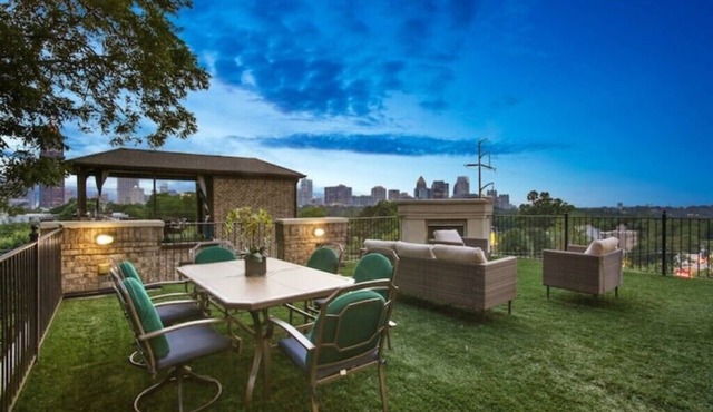 Castle House with Rooftop Views in Old Forth Ward Atlanta