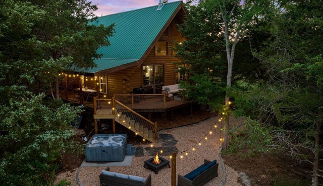 Cedar Park Mansion Hideout | Breathtaking Views - Cozy Nightlife - Giant Deck