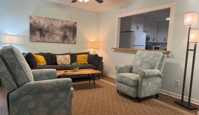 Centrally located Mt. Pleasant 3br 2ba home Fenced Pet Friendly 5m to IOP