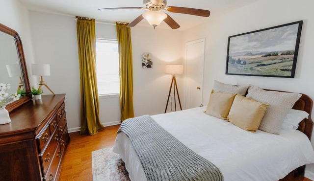 Centrally Located 2BR Overton Square Unit 2 Fast WiFi Free Parking Yes Pets