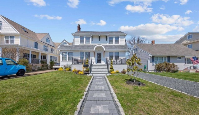 Centrally Located Charmer!