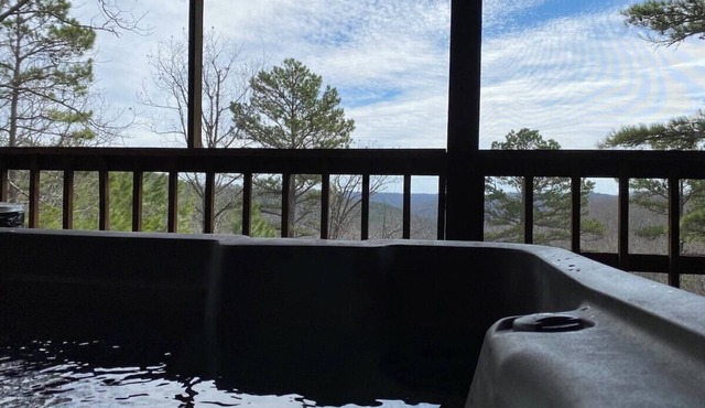 Chalet with a view at Bear Mountain - Hottub