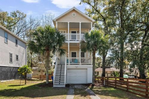 Charleston 3BR Home · 3 Baths · Porches · Dogs OK