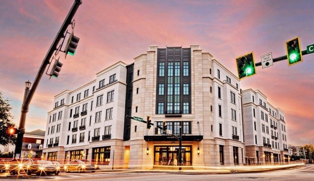 Charleston | Romantic City Retreat | Gym + Lounge
