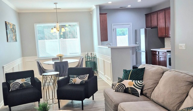 Charlotte Executive 3BR Furnished Townhome Monthly Stay Near Airport