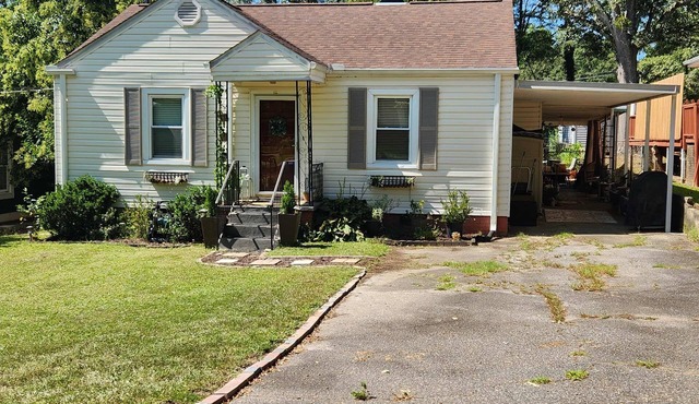 Charming 1-bedroom bungalow, just 1.5 miles from downtown Greenville!