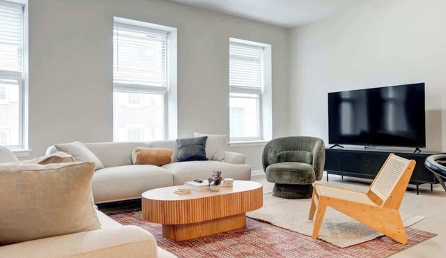 Charming 2 BDR With King Bed in Washington Square