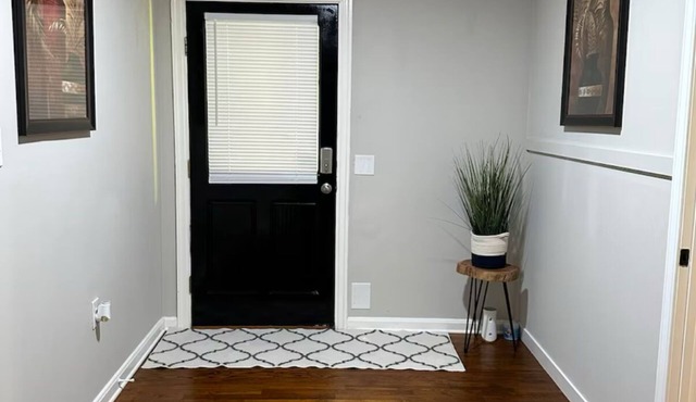 Charming 2-bedroom house in peaceful Lawrenceville with WiFi, AC