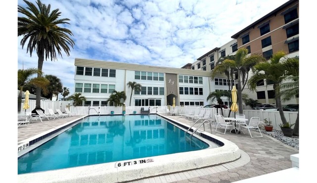 Charming 2-bedroom condo by Clearwater Beach