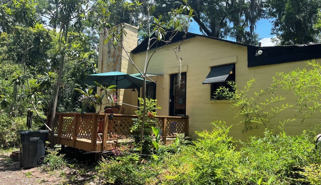 Charming 2-bedroom cottage with fenced yard is pet friendly and waiting for you!
