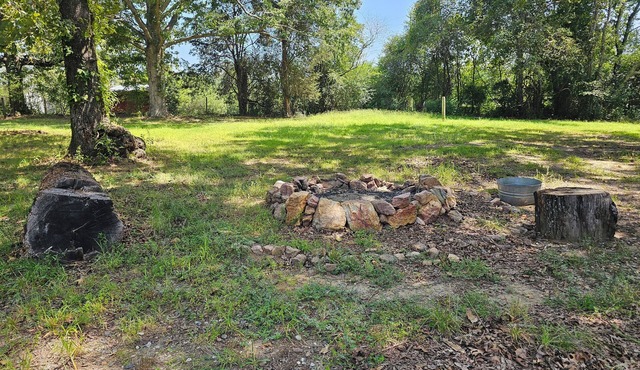 Charming 2-bedroom house 20 minutes to TIEC