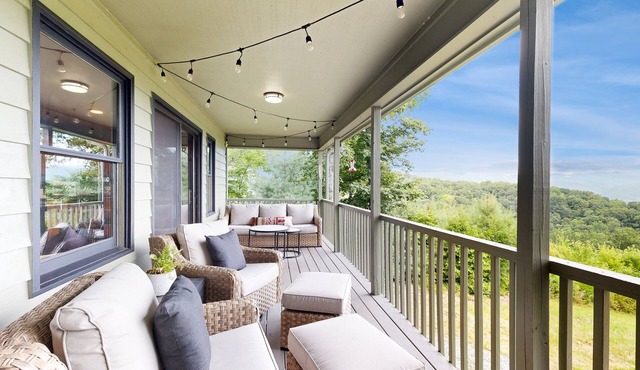 Charming 2 bedroom house with stunning mountain and valley views