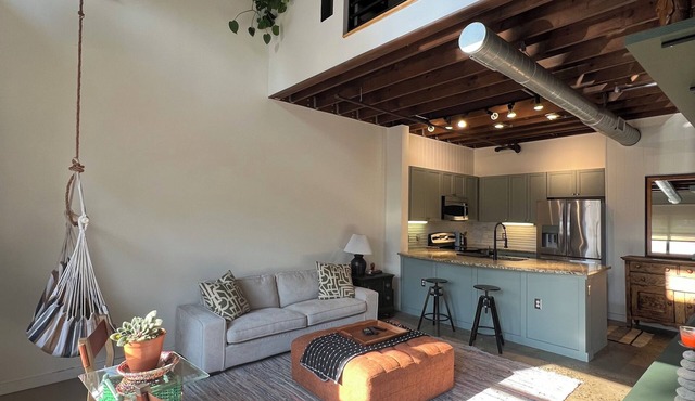 Charming 2-bedroom townhome walkable to Noda arts district