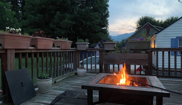 Charming 2-bedroom house with AC, WiFi in serene Waynesville