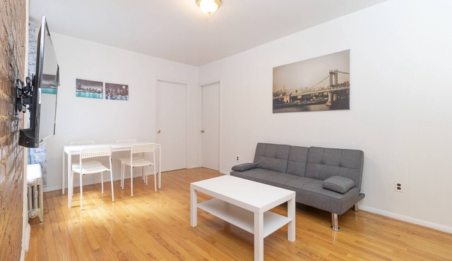 Charming 2 BR on Upper East Side